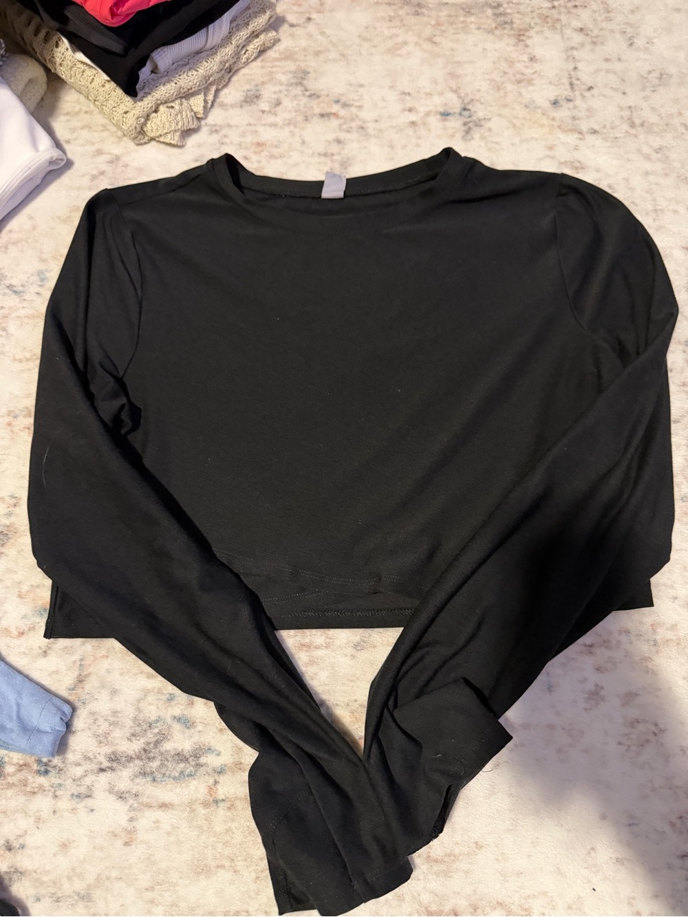 Old Navy Black Long-Sleeve Cropped Tee